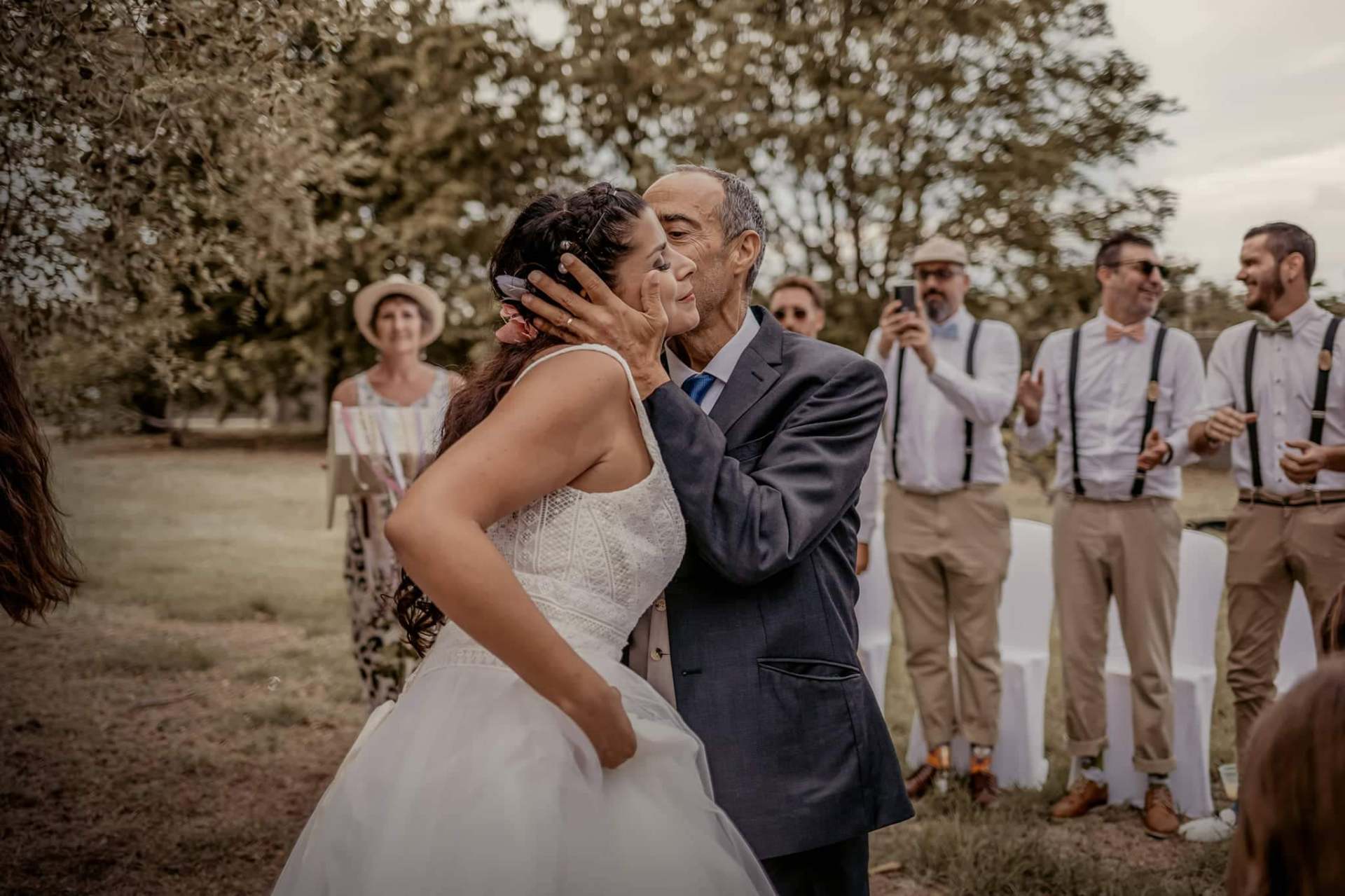 L'amour d'un papa — l'instant de la remise de la mariée